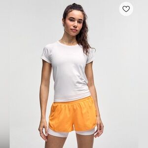 Lululemon White Swiftly Tech Short-Sleeve Shirt 2.0, size 6 (waist length)